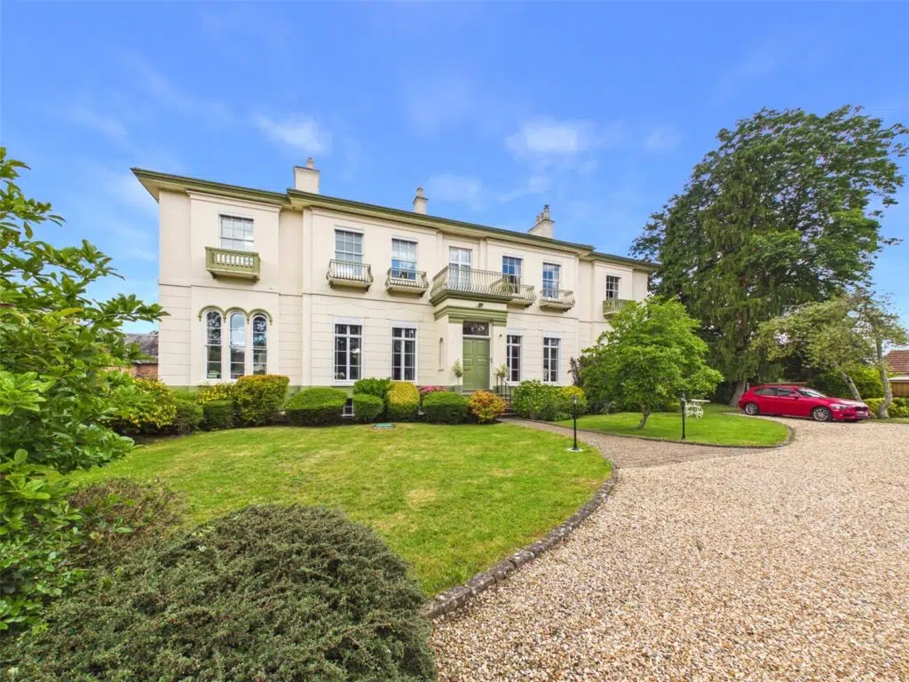 Flat Cleevelands Drive in Cheltenham