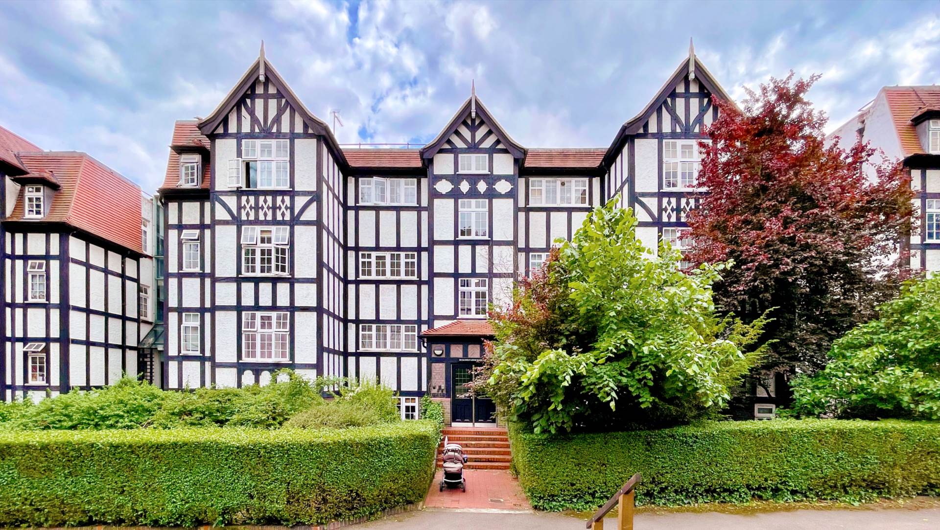 Flat Oakeshott Avenue in Greater London