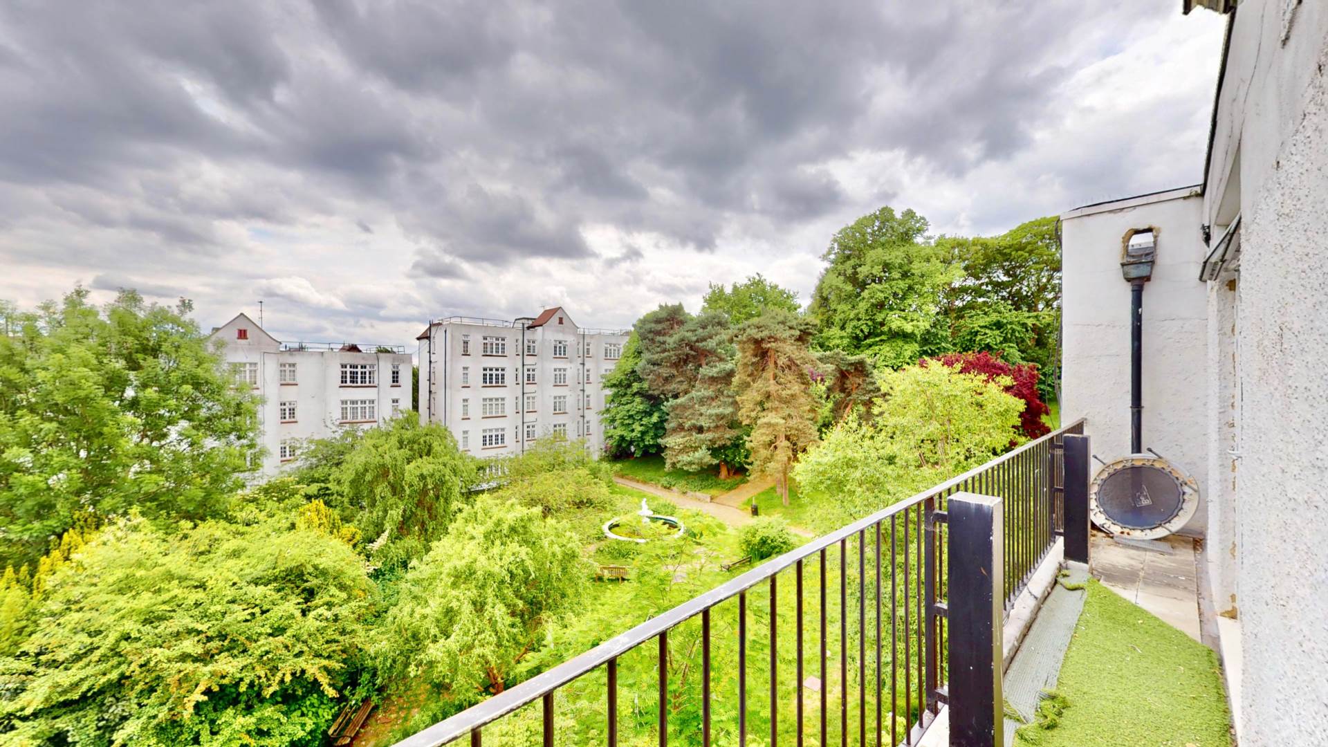 Flat Oakeshott Avenue in Greater London