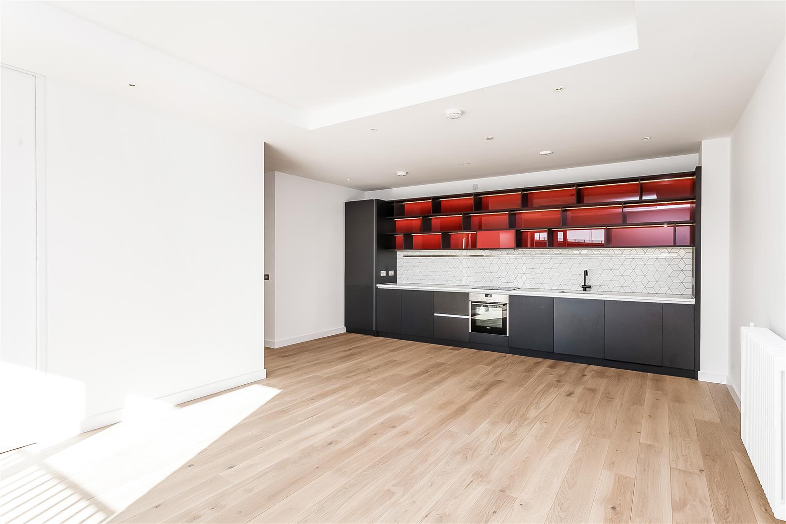 Flat Botanic Square in Greater London