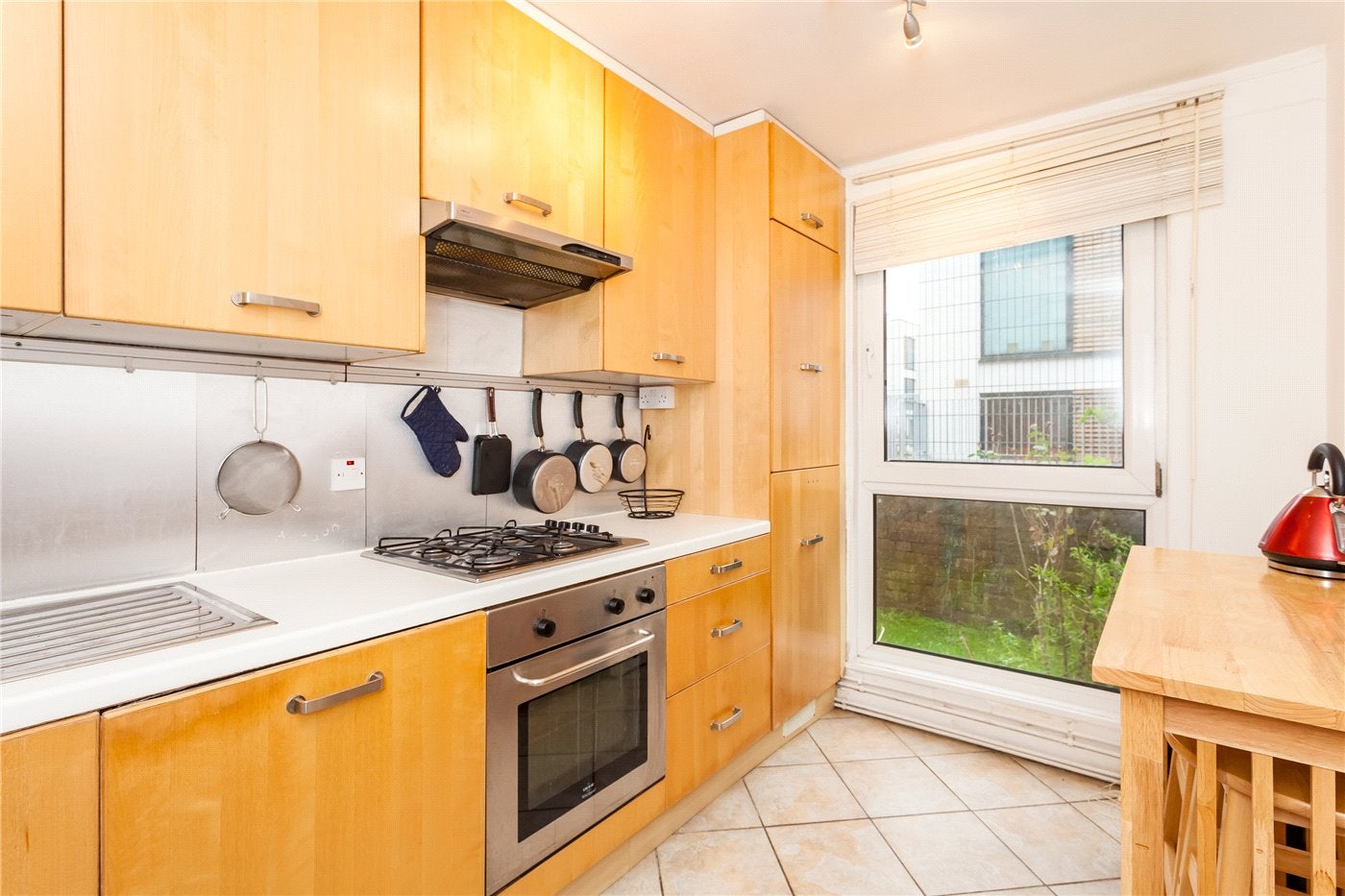Flat Aberdeen Park in Greater London