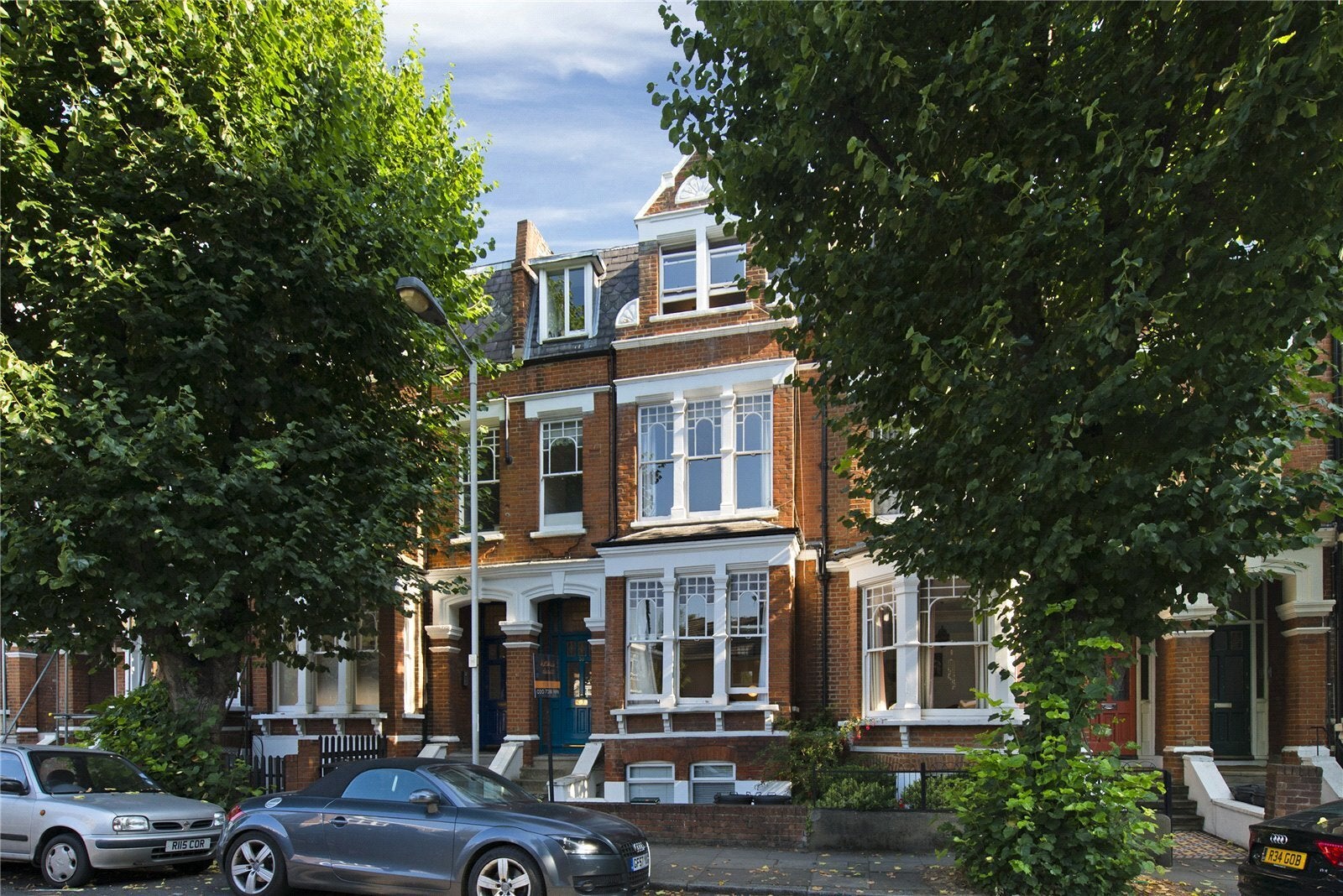 Flat Northolme Road in Greater London