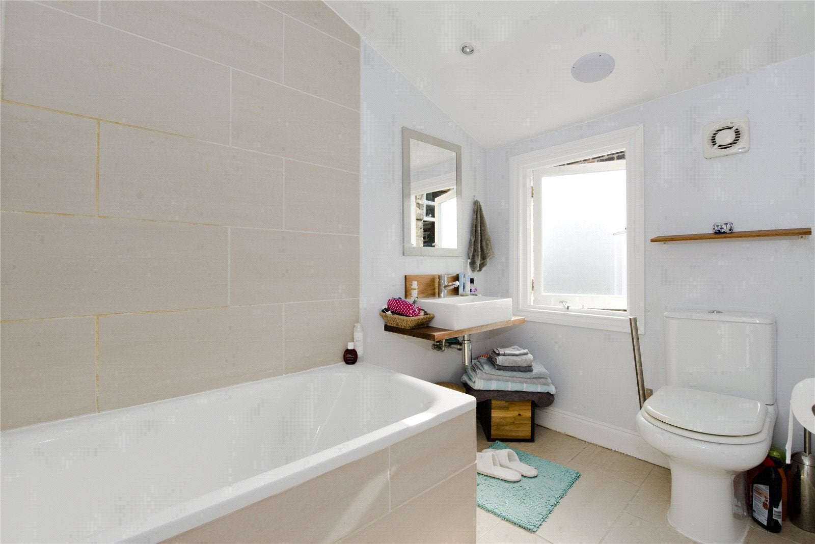 Flat Northolme Road in Greater London
