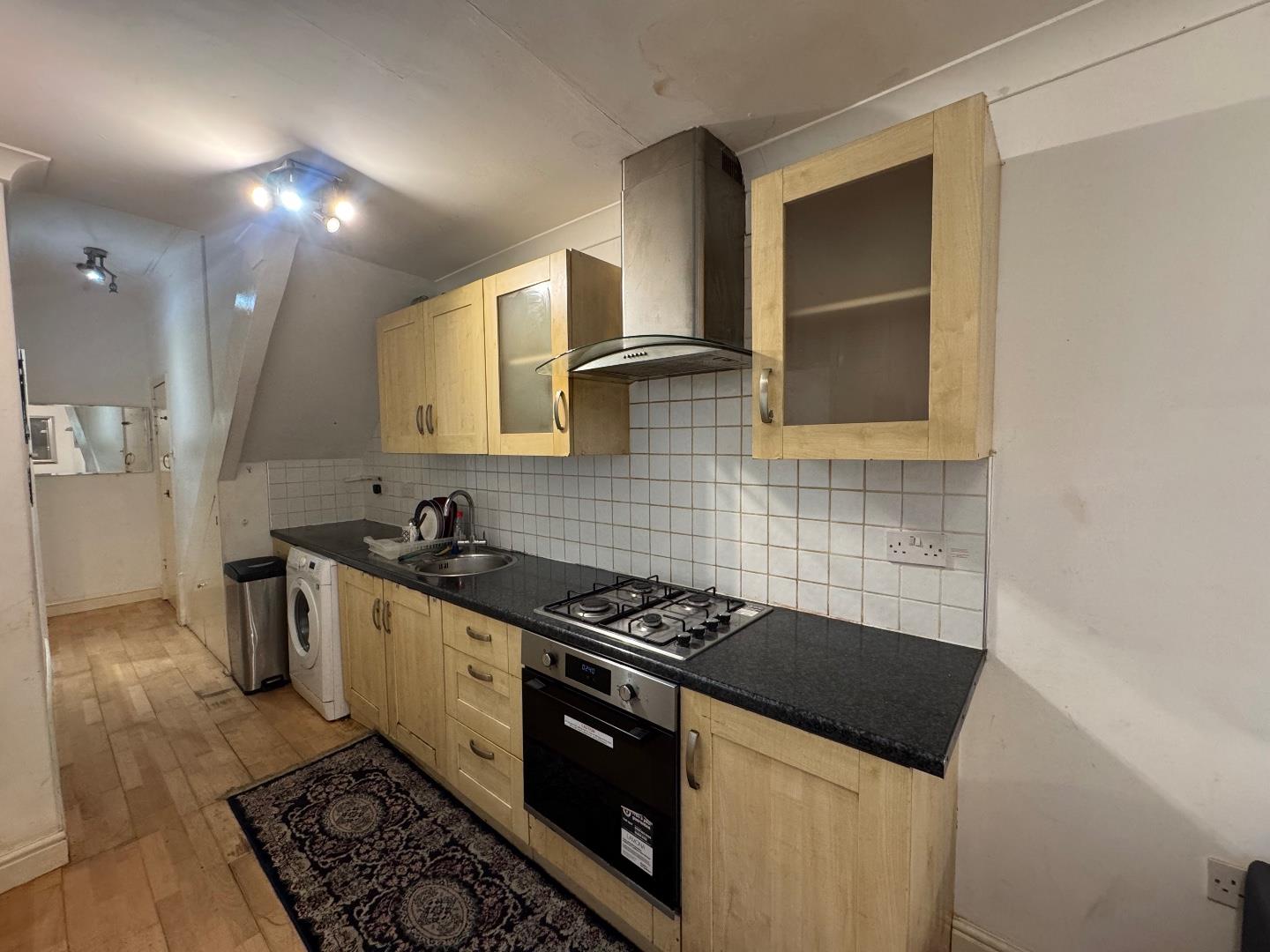 Flat Leythe Road in Greater London