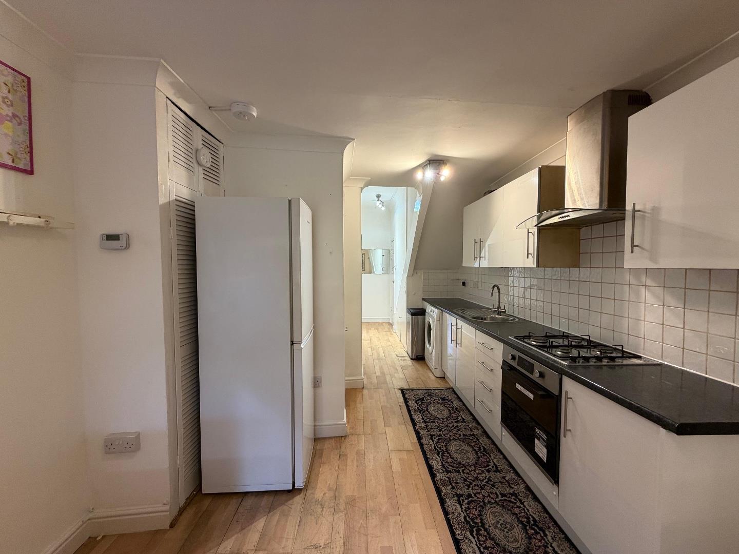 Flat Leythe Road in Greater London