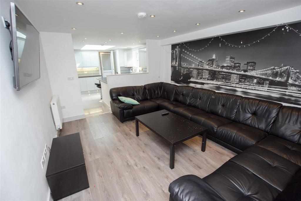 Flat Tiverton Road in Birmingham