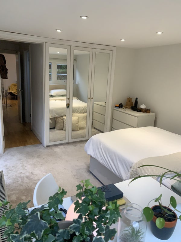 Flat Finchley Road in Greater London