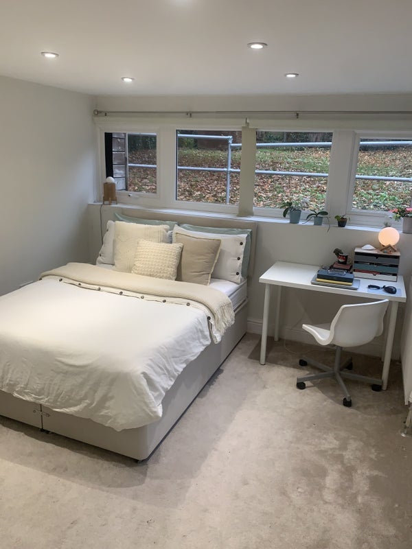 Flat Finchley Road in Greater London