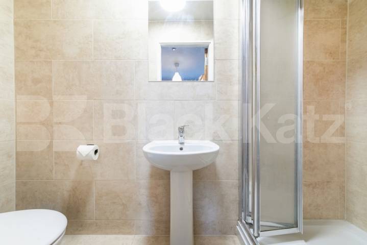 Flat Iverson Road in Greater London