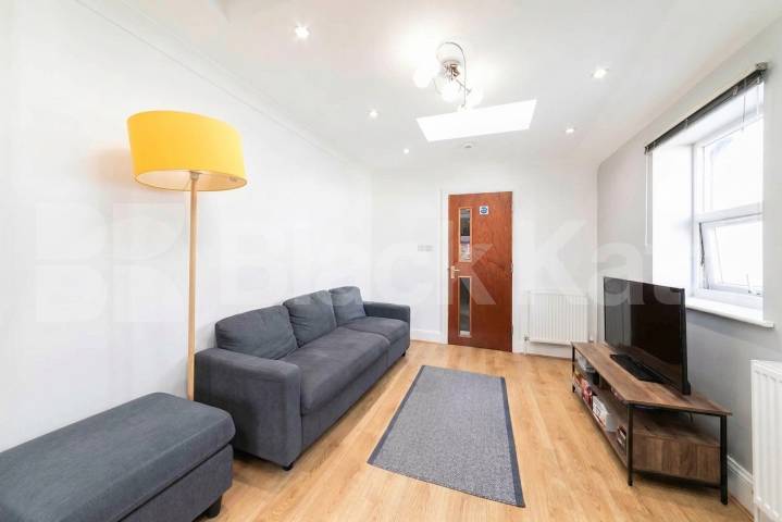 Flat Iverson Road in Greater London