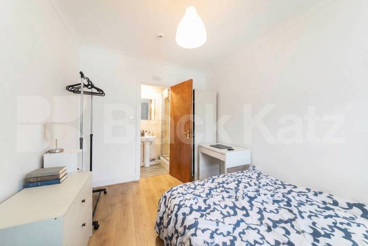 Flat Iverson Road in Greater London