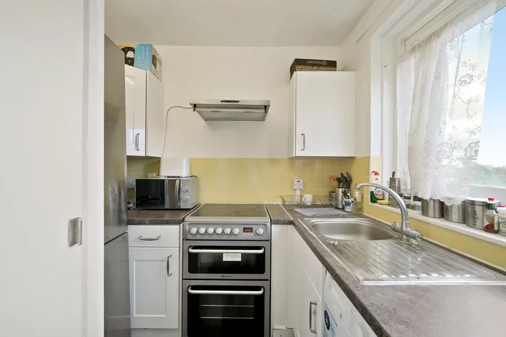 Flat Clock View Crescent in Greater London