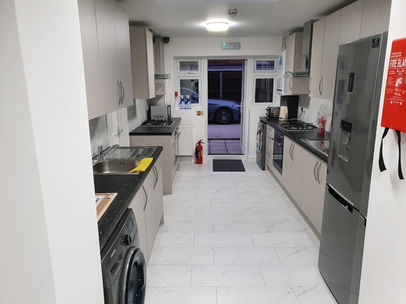 Room Cowper Road in Slough