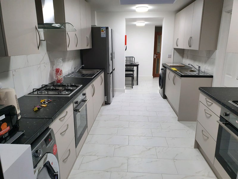 Room Cowper Road in Slough