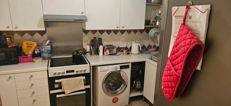 Room Leathwaite Road in Greater London