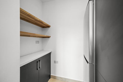 Room Cleveley Crescent in Greater London