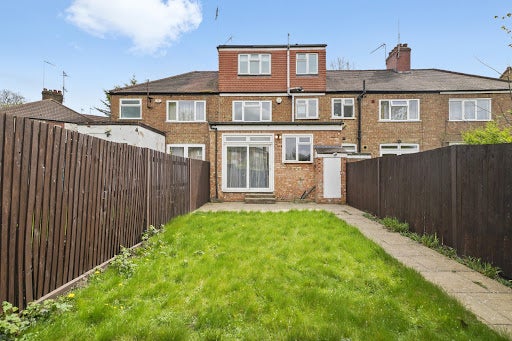 House Cleveley Crescent in Greater London