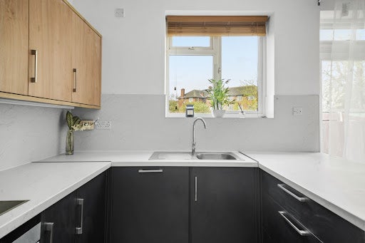 House Cleveley Crescent in Greater London