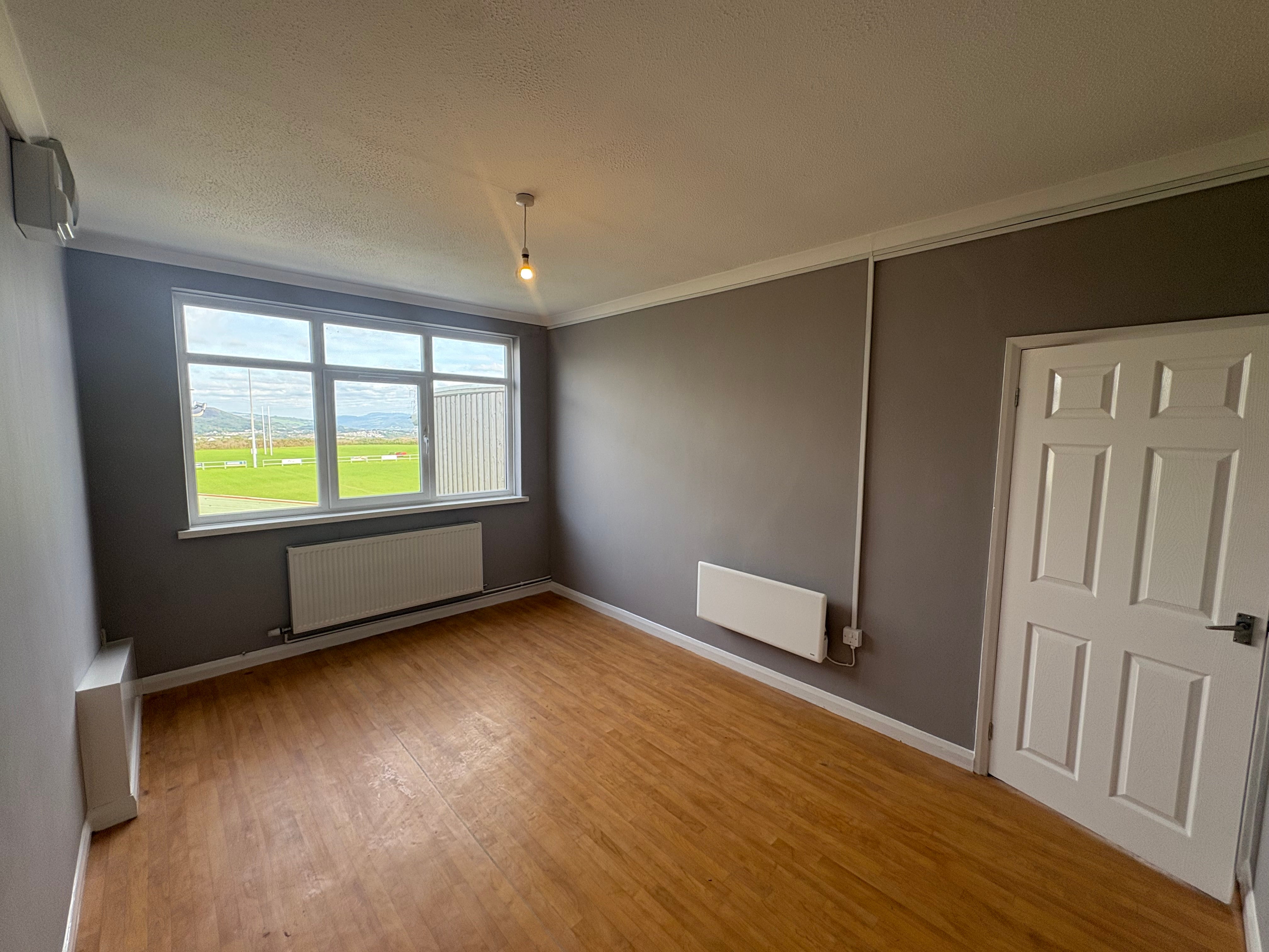 Flat Caldicot Road in Swansea