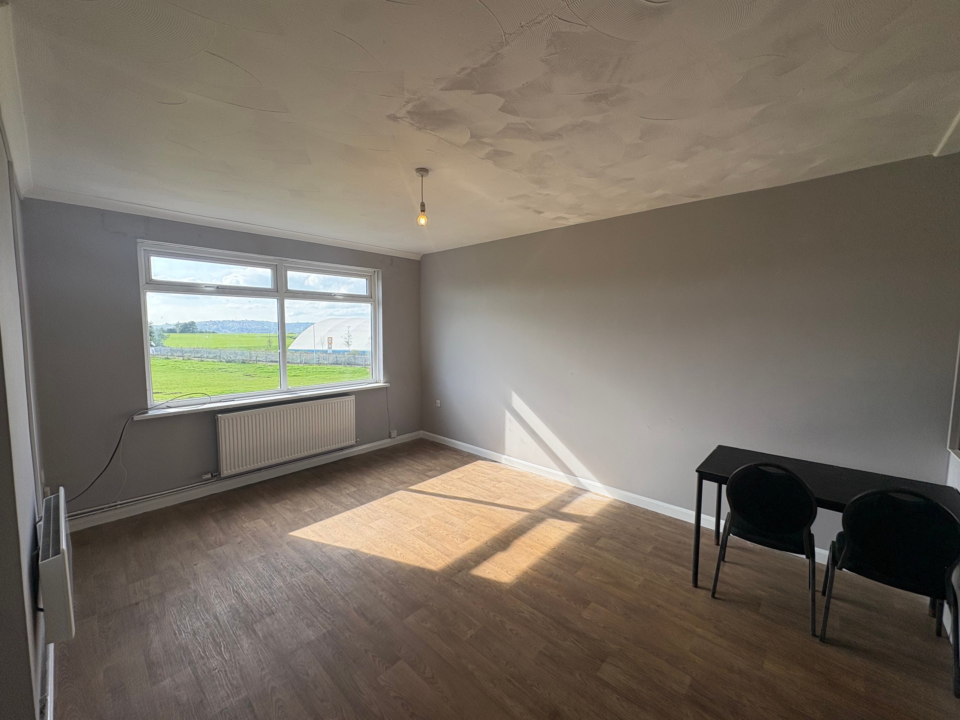 Flat Caldicot Road in Swansea