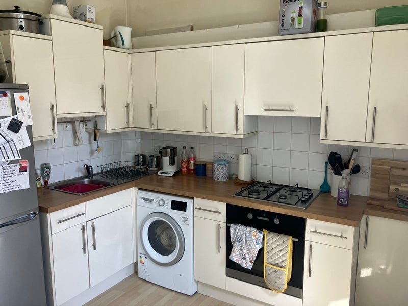 Flat Ardmillan Terrace in City of Edinburgh