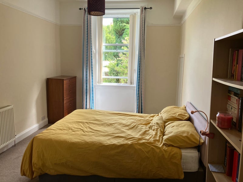 Flat Ardmillan Terrace in City of Edinburgh