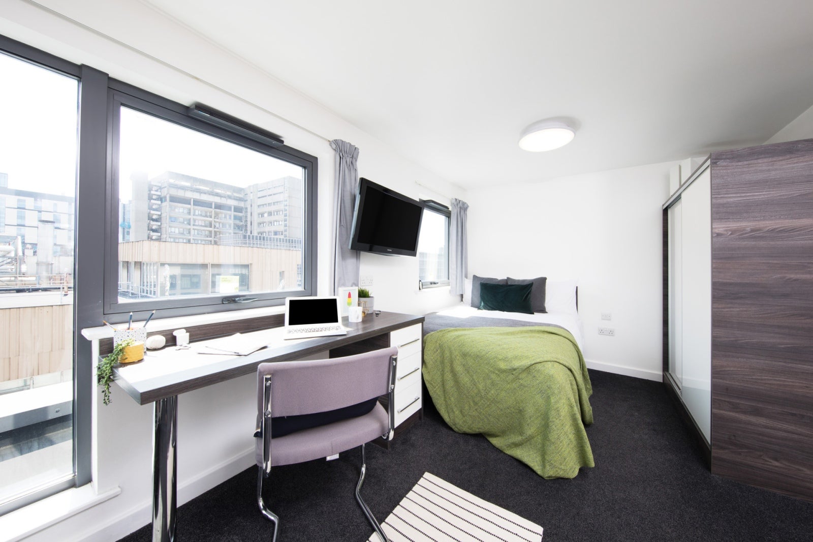 Room Erskine Street in Liverpool