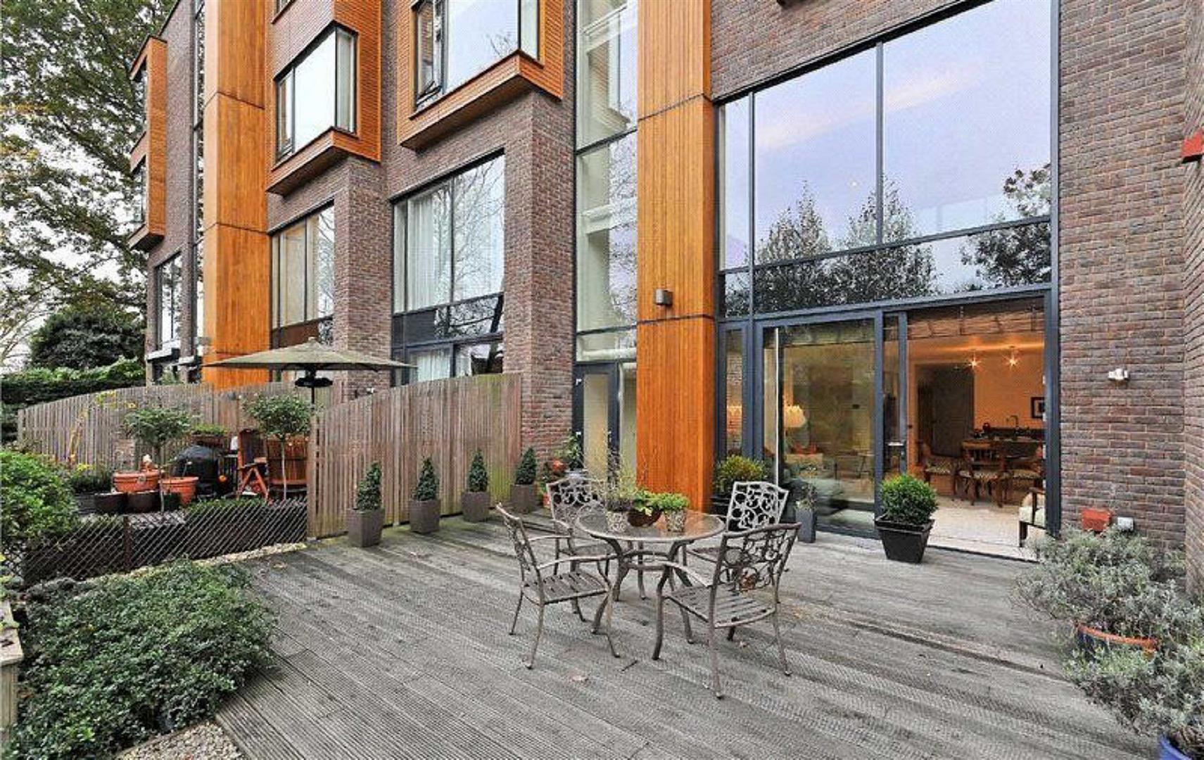 House Tercelet Terrace in Greater London