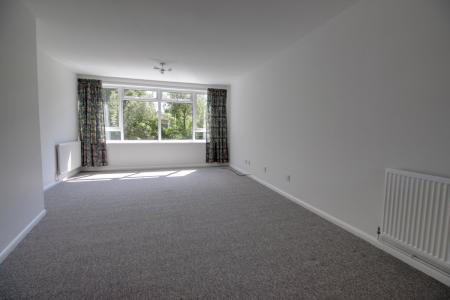 Flat Tilehurst Road in Reading