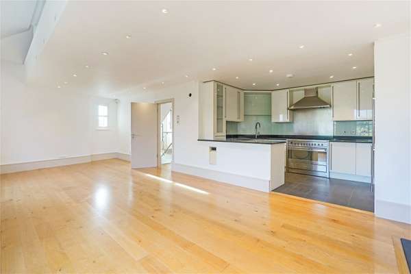 Flat Downside Crescent in Greater London