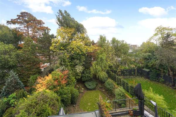 Flat Downside Crescent in Greater London