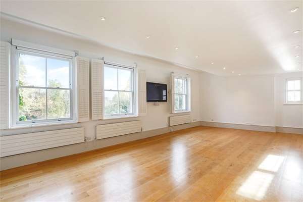 Flat Downside Crescent in Greater London
