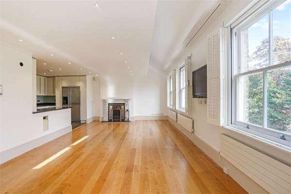 Flat Downside Crescent in Greater London