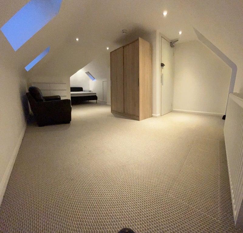 Room Courthouse Road in Maidenhead