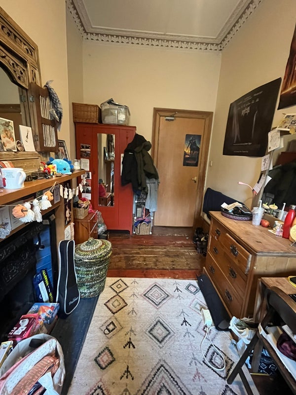 Room Hayburn Crescent in Glasgow
