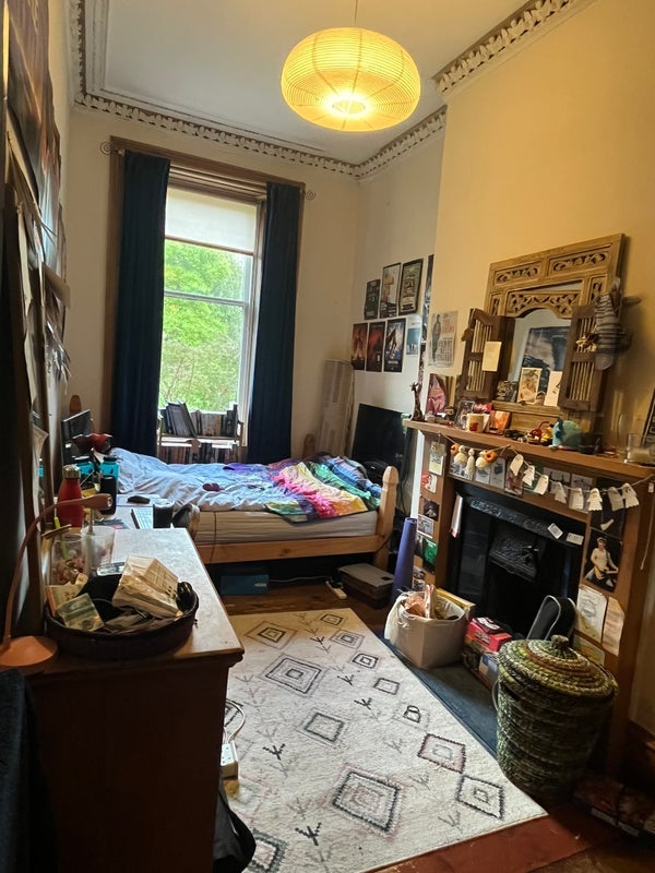 Room Hayburn Crescent in Glasgow