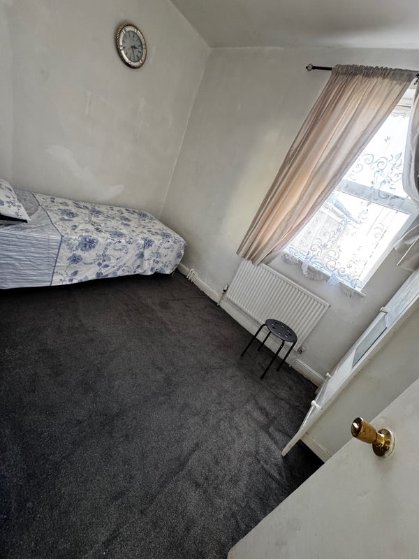 Room Nicholas Road in Bristol