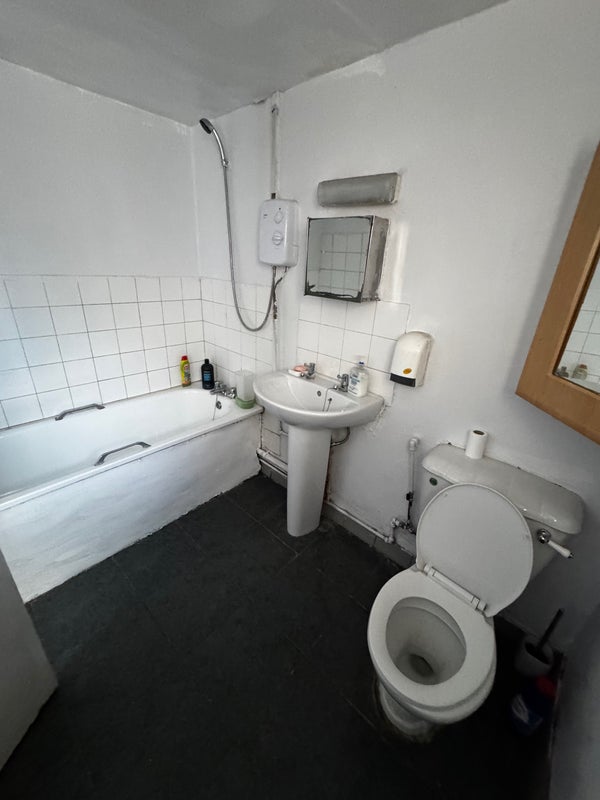 Room Nicholas Road in Bristol
