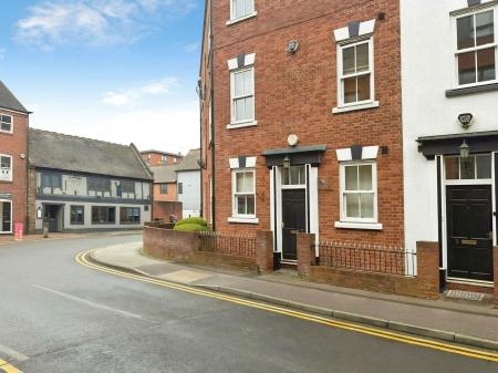 Flat Sandford Street in Lichfield