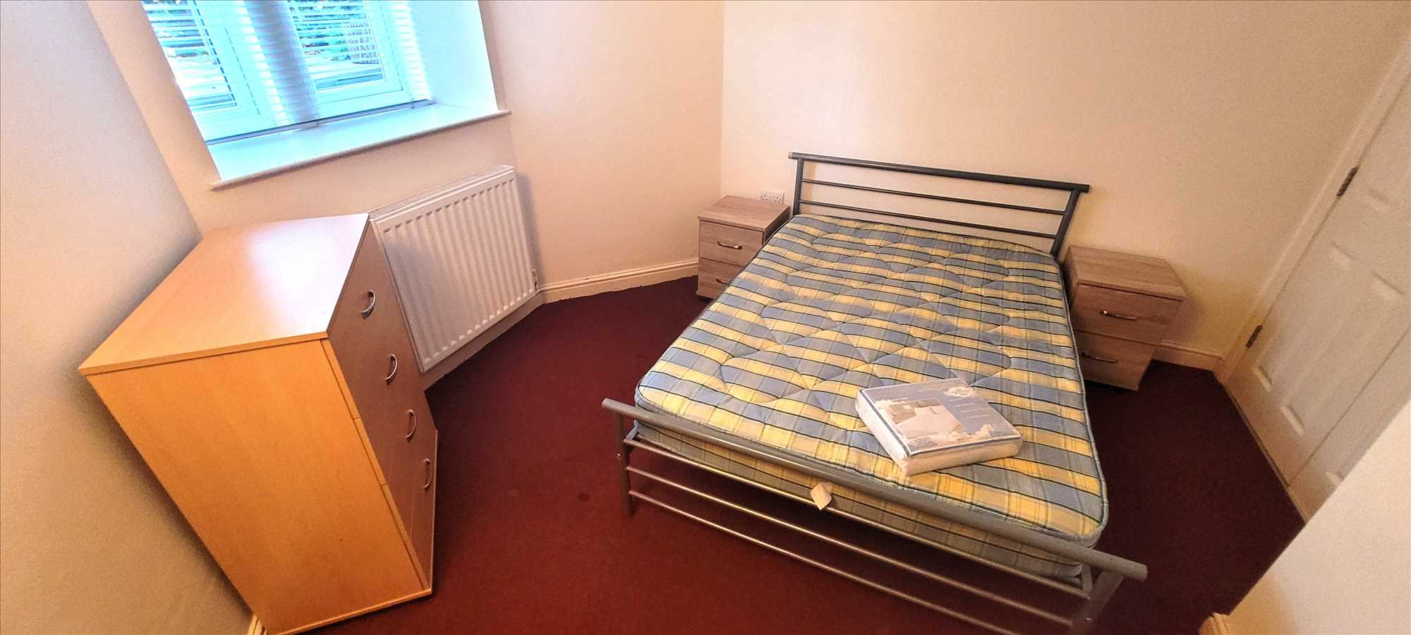 Flat Waverley Road in Bristol
