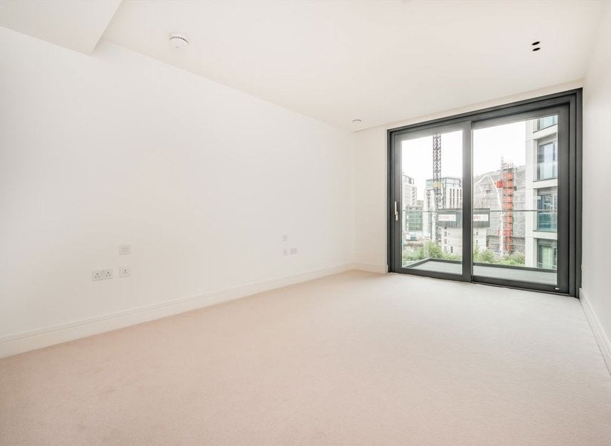 Flat Harbour Avenue in Greater London