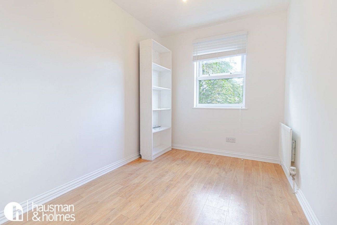 Flat Rickard Close in Greater London