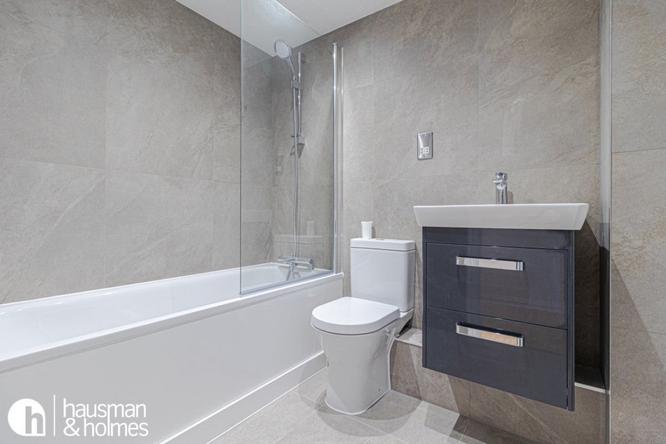 Flat Rickard Close in Greater London