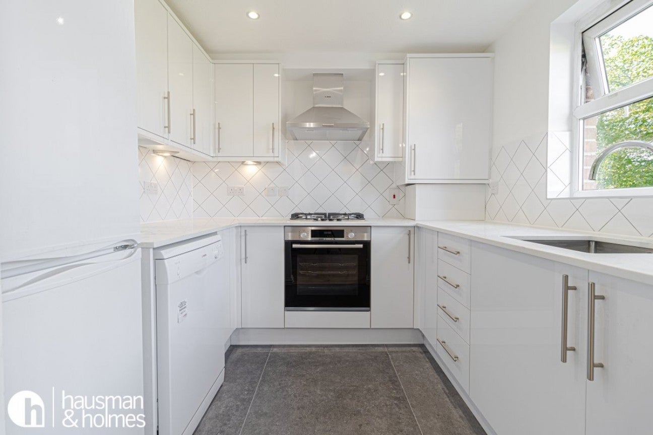 Flat Rickard Close in Greater London