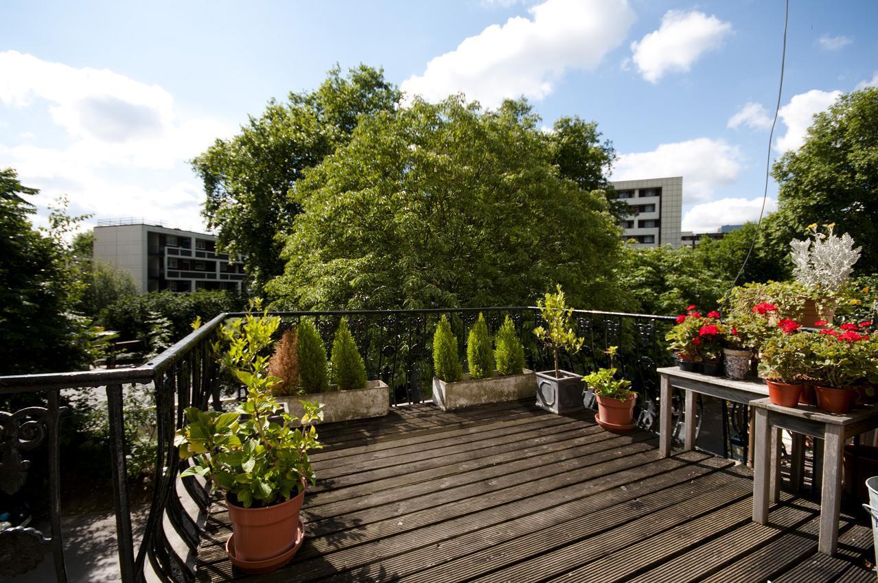 Flat Gloucester Gardens in City of Westminster
