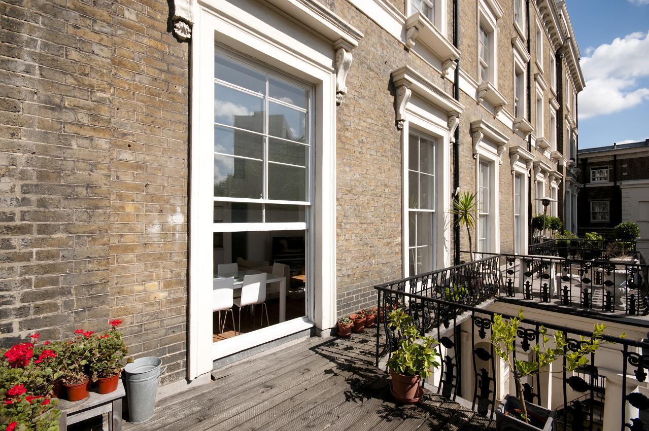 Flat Gloucester Gardens in City of Westminster