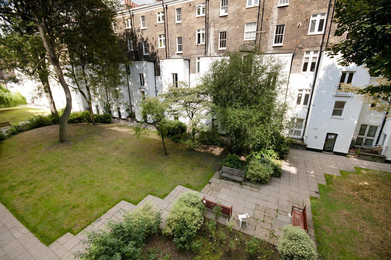 Flat Gloucester Gardens in City of Westminster