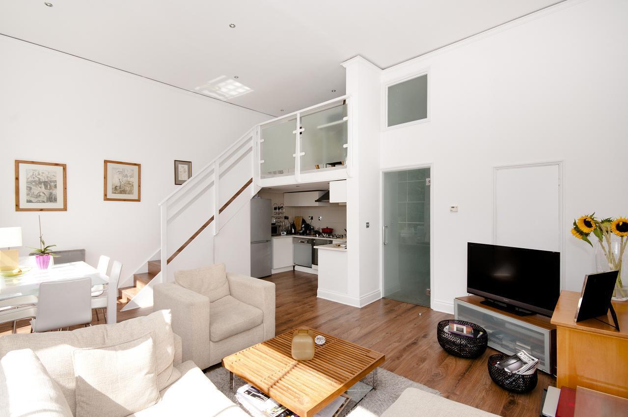 Flat Gloucester Gardens in City of Westminster