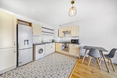 Flat Bartlett Close in Greater London