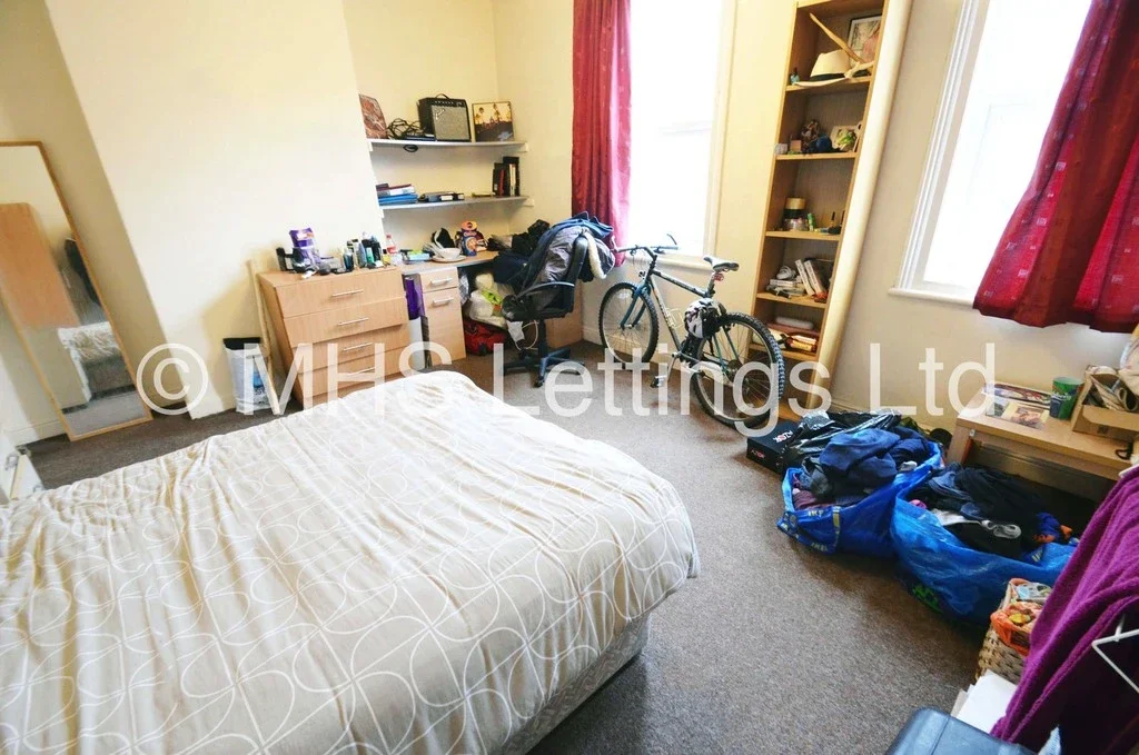 Room Back Hessle Mount in Leeds
